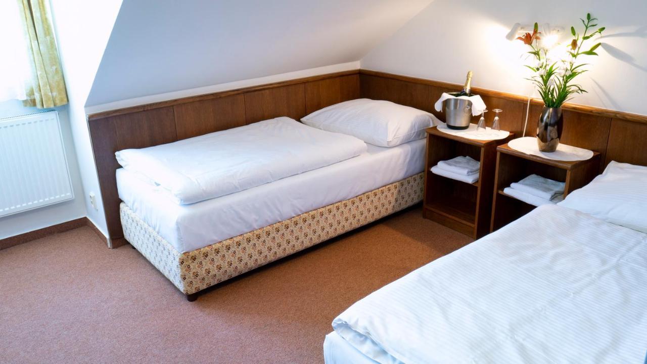 Hotel Floret Prŭhonice Eksteriør billede